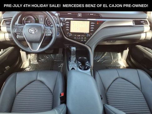 Used 2020 Toyota Camry SE w/ Sunroof Package FWD image 5