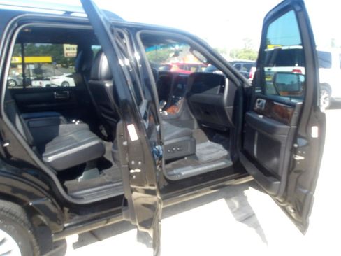 Used 2016 Lincoln Navigator Select RWD image 6