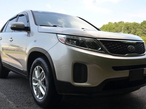 Used 2014 Kia Sorento LX FWD image 3