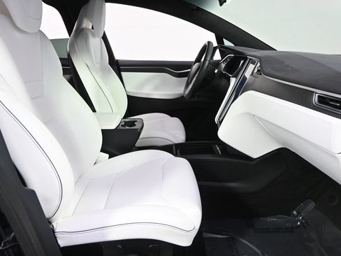 Used 2017 Tesla Model X 90D AWD/4WD image 16
