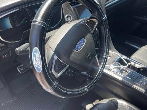Used 2018 Ford Fusion Titanium FWD image 8