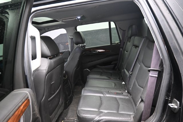 Used 2017 Cadillac Escalade Luxury AWD/4WD image 32