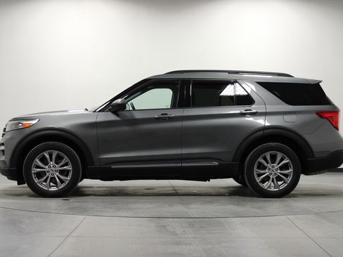 Used 2023 Ford Explorer XLT w/ Equipment Group 202A image 7