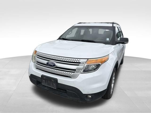 Used 2015 Ford Explorer XLT w/ Equipment Group 202A AWD/4WD image 2