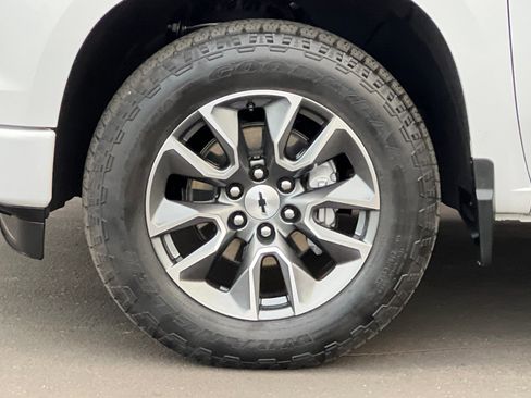 Used 2024 Chevrolet Silverado 1500 RST w/ Z71 Off-Road Package image 26