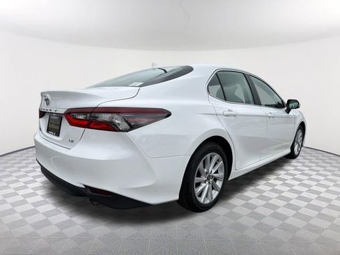 Used 2021 Toyota Camry LE image 5