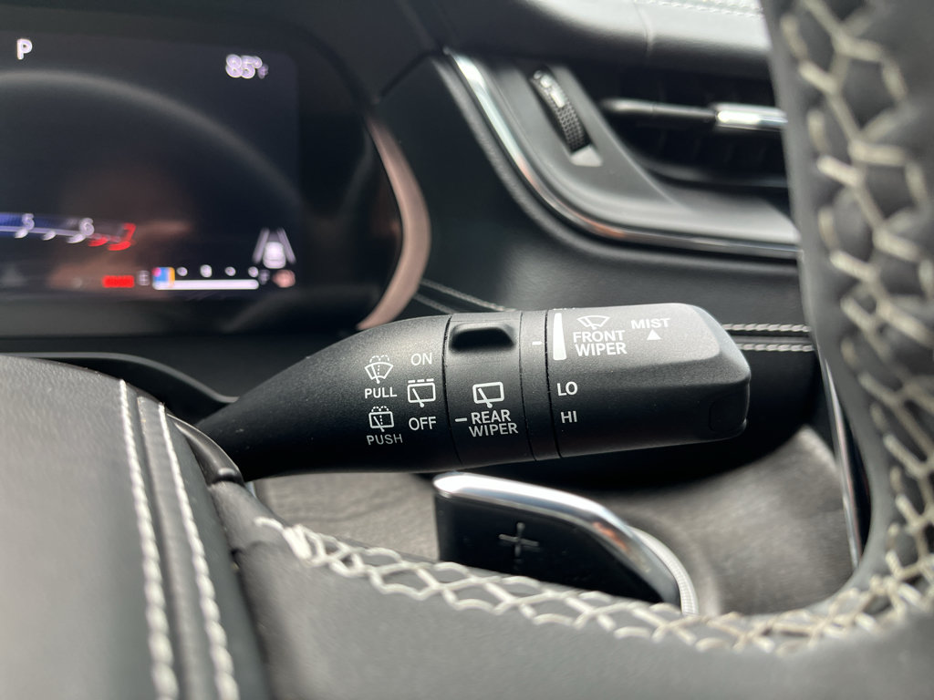 Used 2023 Jeep Grand Cherokee Overland RWD image 19