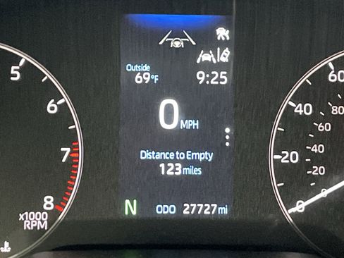 Used 2024 Toyota Corolla SE image 9