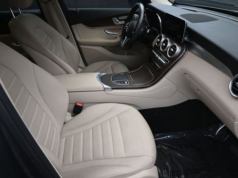 Used 2020 Mercedes-Benz GLC 300 4MATIC image 10