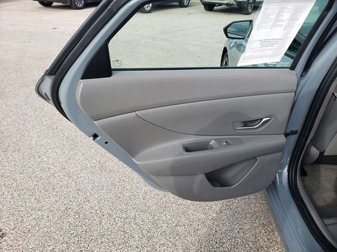 Used 2023 Hyundai Elantra SEL w/ Convenience Package image 12