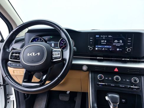 Used 2022 Kia Carnival LX image 6