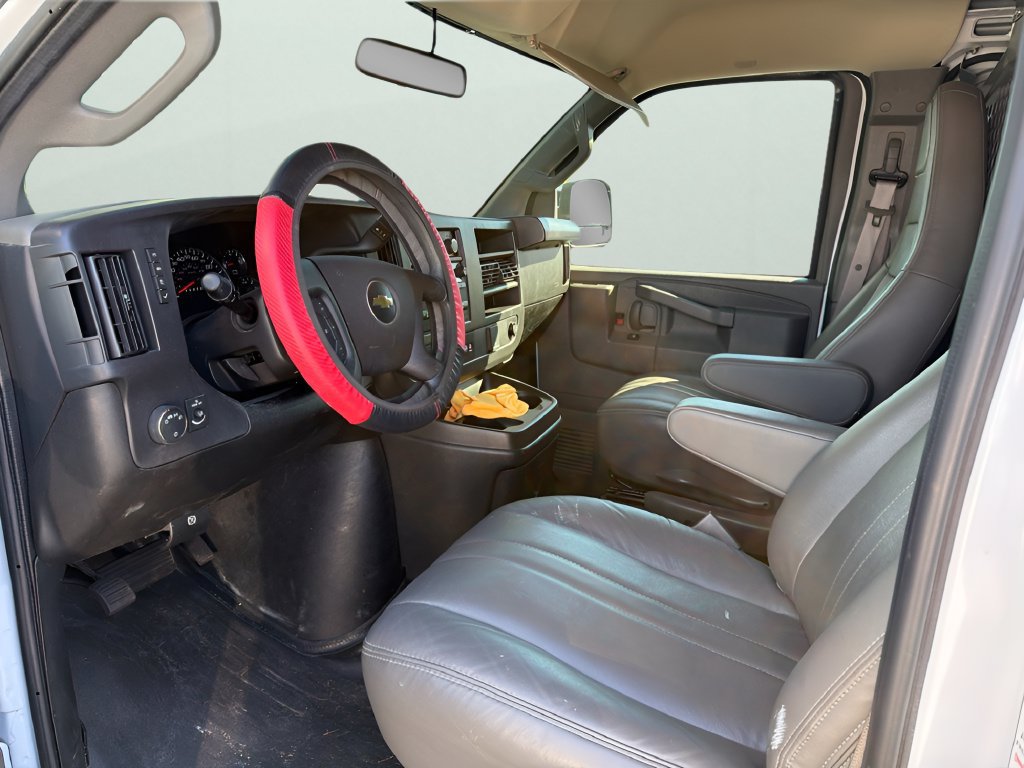Used 2025 Chevrolet Express 2500 w/ Driver Convenience Package RWD image 5