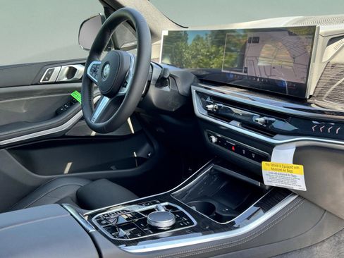 Used 2026 BMW X5 xDrive50e w/ M Sport Package image 32