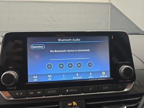 Used 2024 Nissan Altima 2.5 S FWD image 32