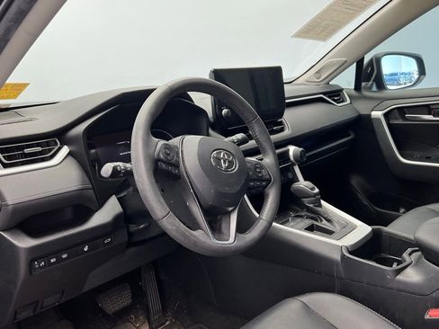 Used 2023 Toyota RAV4 XLE Premium FWD image 5