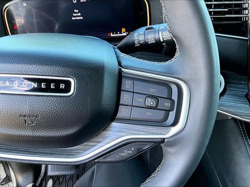 Used 2024 Jeep Wagoneer L Series II w/ Flexible Seating Group AWD/4WD image 19