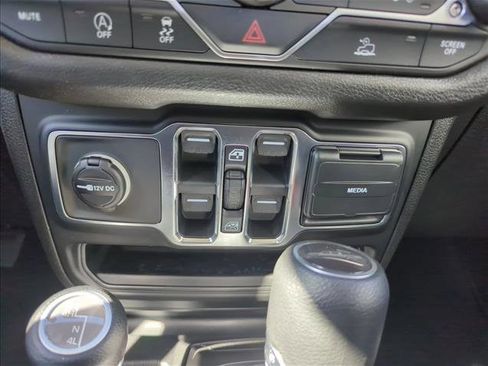 New 2026 Jeep Gladiator Sport AWD/4WD image 10