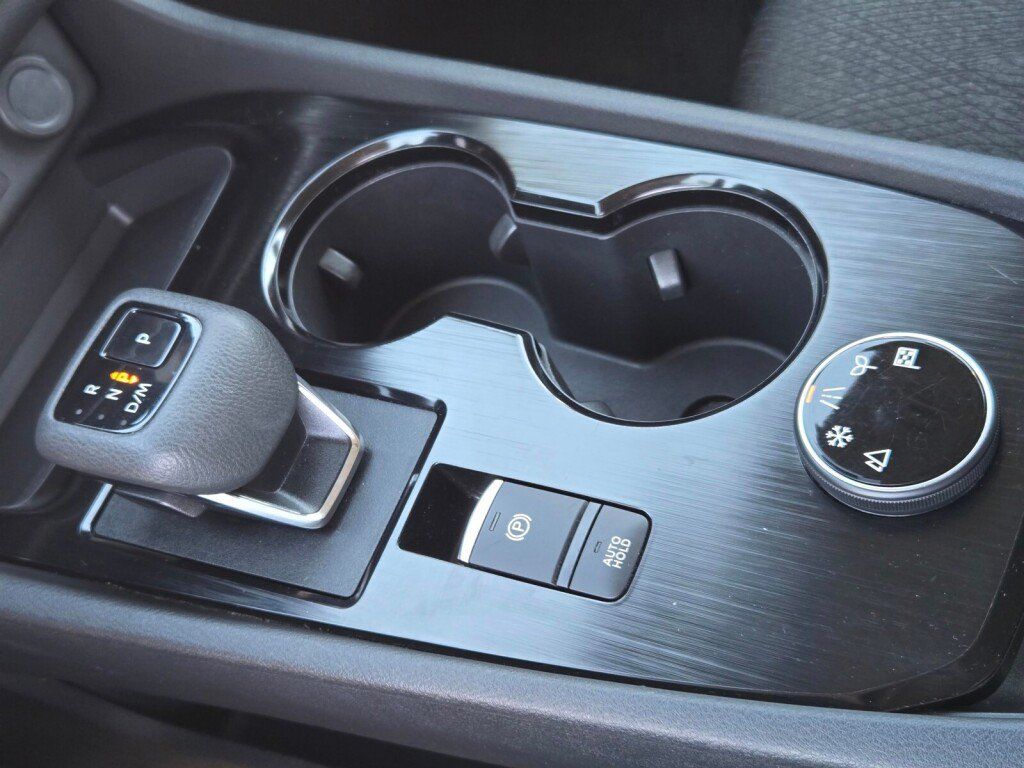 Used 2025 Nissan Rogue SV AWD/4WD image 14