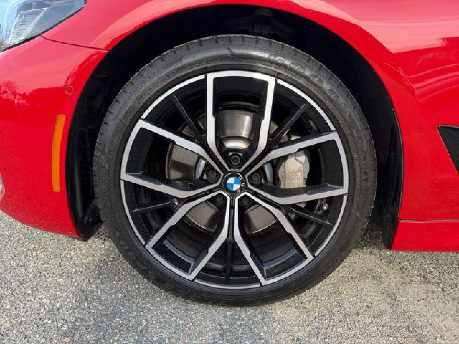 Used 2022 BMW 530i xDrive w/ M Sport Package AWD/4WD image 9