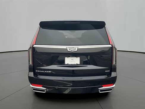 Used 2021 Cadillac Escalade Premium Luxury AWD/4WD image 4