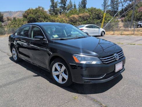 Used 2013 Volkswagen Passat 2.5 SE FWD image 1