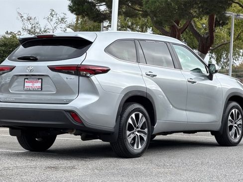 Certified 2025 Toyota Highlander XLE image 3