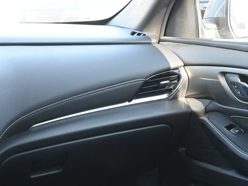 Used 2023 Chevrolet Traverse Premier FWD image 4