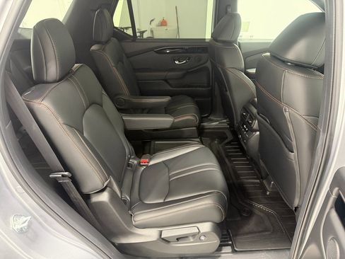 Used 2025 Honda Pilot TrailSport image 30