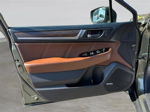 Used 2018 Subaru Outback 3.6R Touring w/ Popular Package #3 image 12