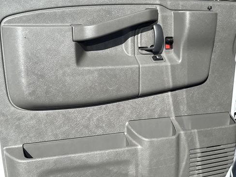 Used 2024 GMC Savana 2500 w/ Driver Convenience Package image 14