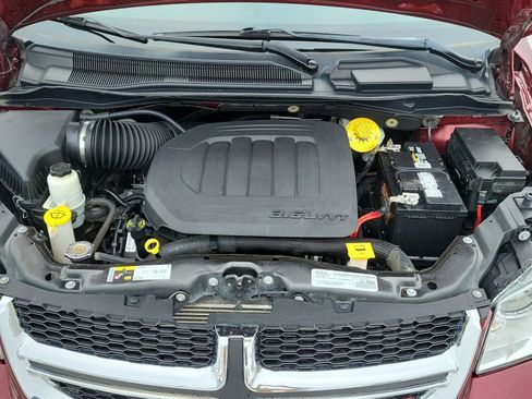 Used 2019 Dodge Grand Caravan SXT w/ Rear Park Assist Package image 39