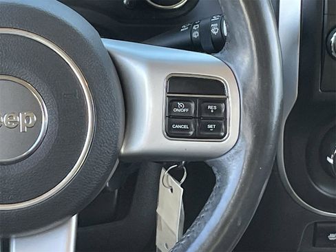 Used 2017 Jeep Compass Latitude image 23