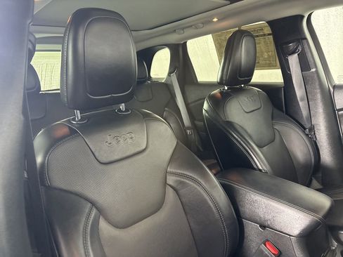 Used 2022 Jeep Cherokee Limited image 28