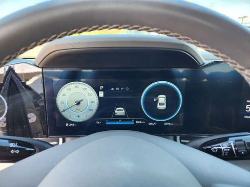 Used 2025 Hyundai Elantra SEL FWD image 22