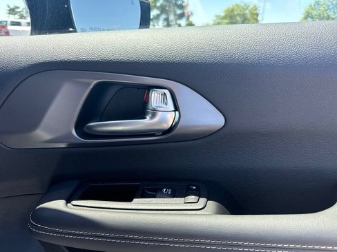 New 2026 Chrysler Pacifica Select FWD image 19
