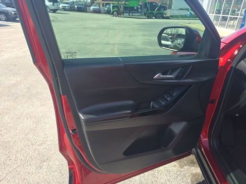 Used 2025 Chevrolet Equinox LT w/ Safety and Technology Package FWD image 11