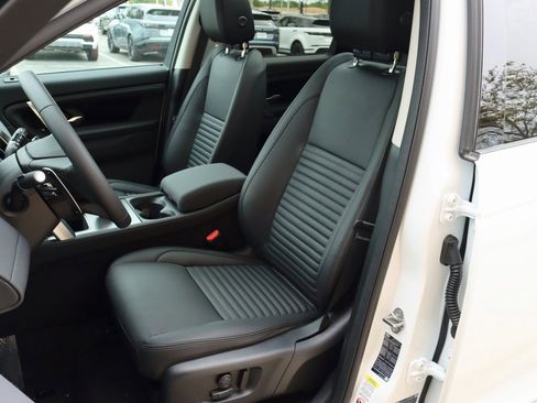 Used 2025 Land Rover Discovery Sport S image 14