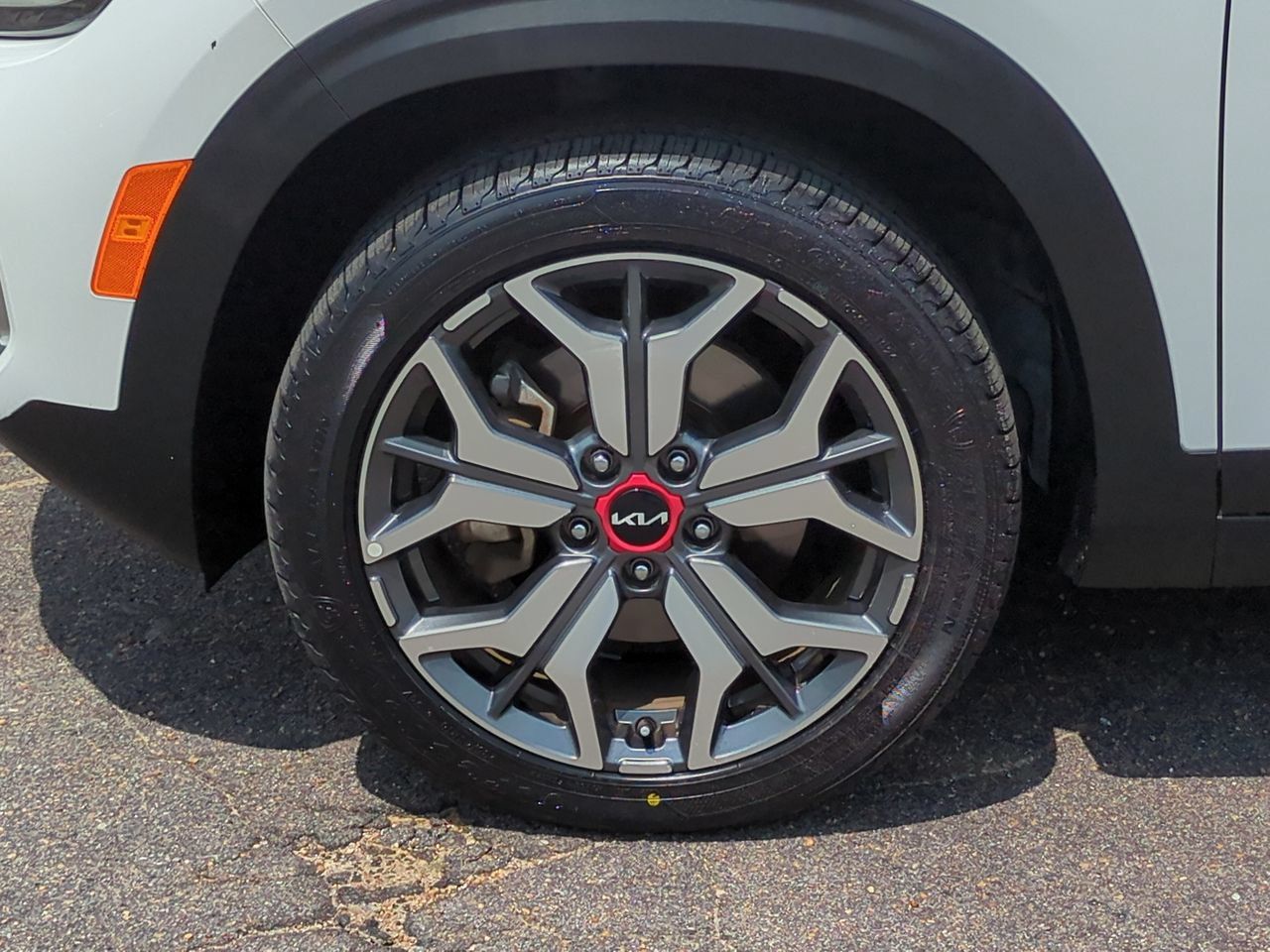 Certified 2023 Kia Seltos SX w/ SX Sunroof Package AWD/4WD image 11