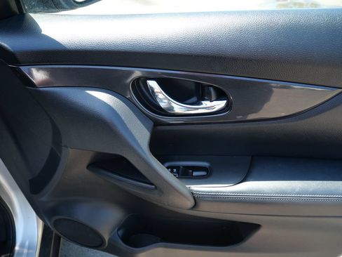 Used 2019 Nissan Rogue SV AWD/4WD image 21