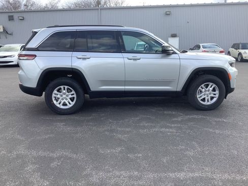 New 2025 Jeep Grand Cherokee Laredo w/ Luxury Tech Group I image 3