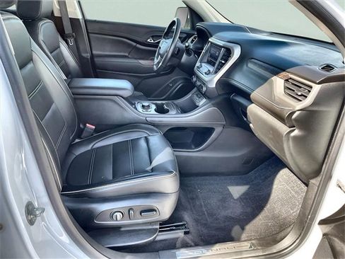 Used 2022 GMC Acadia Denali w/ Denali Ultimate Package image 19