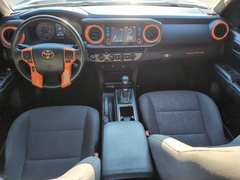 Used 2017 Toyota Tacoma TRD Off-Road w/ Tow Package (A/T) AWD/4WD image 32