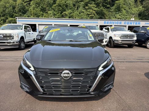 Used 2025 Nissan Altima 2.5 SV FWD image 12