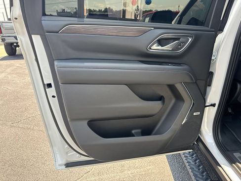 Used 2023 Chevrolet Suburban Z71 w/ Z71 Off-Road Package AWD/4WD image 23