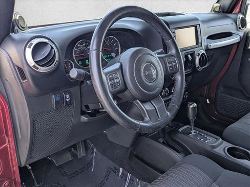 Used 2012 Jeep Wrangler Unlimited Sahara w/ Connectivity Group AWD/4WD image 10