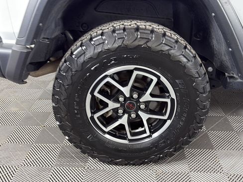 Used 2024 Jeep Wrangler Unlimited Rubicon AWD/4WD image 13