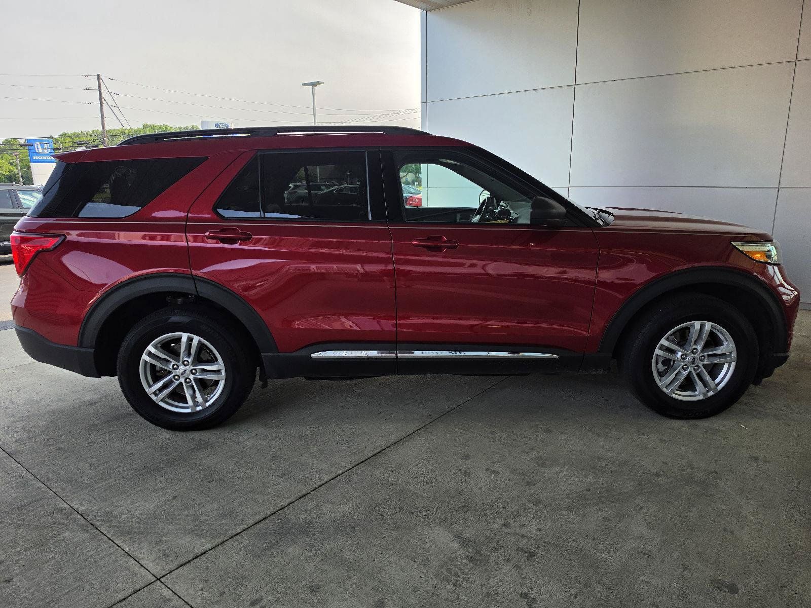 Used 2023 Ford Explorer XLT w/ Equipment Group 202A AWD/4WD image 7