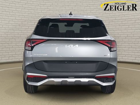 Used 2025 Kia Sportage LX image 6