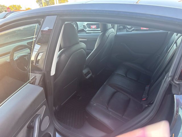 Used 2022 Tesla Model 3 Standard Range RWD image 16