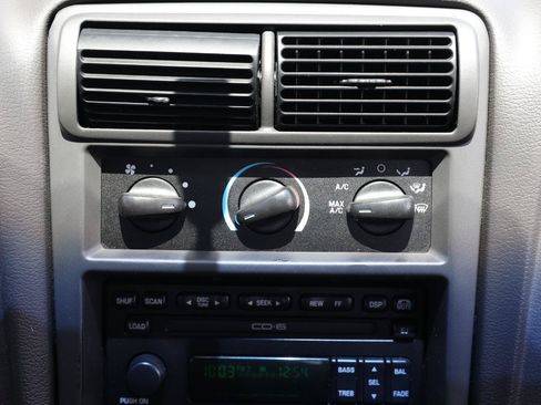 Used 2002 Ford Mustang Premium RWD image 31